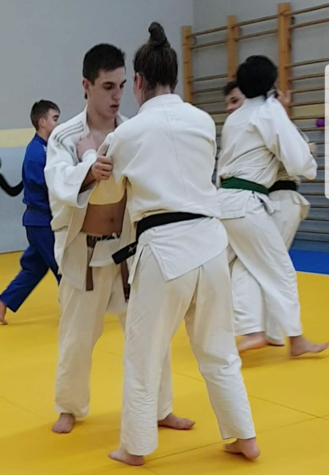 68BEA708 EC76 4B6A BBDD 2A0083640E0D