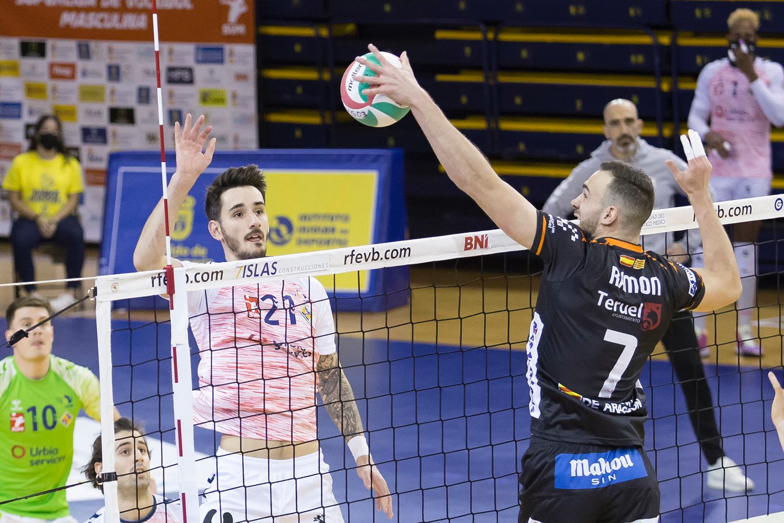 775A7730 D42D 4815 B473 18CB9C392586