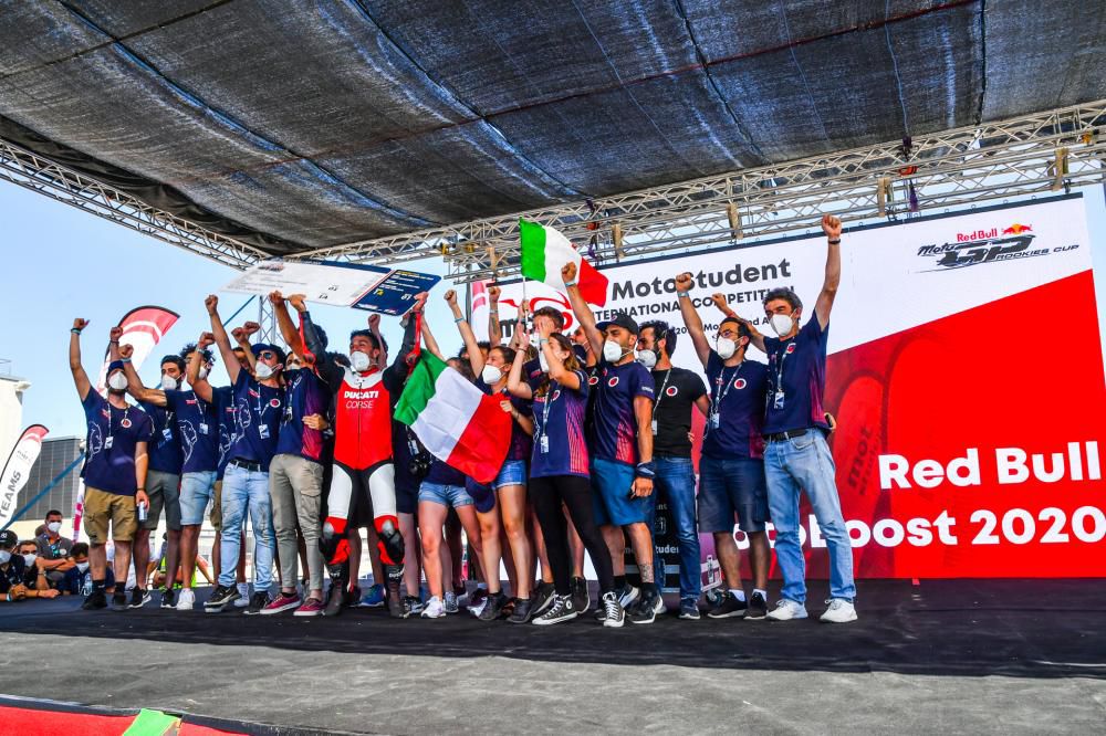 7BB94F1E E771 44CE 9A3A A6BA51E404DA