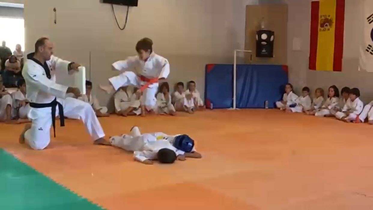 7deef8ad edae 44e6 8a34 554f94759685