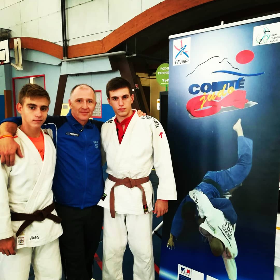 8658DCF3 CF32 4EE4 B389 00F3DF531855