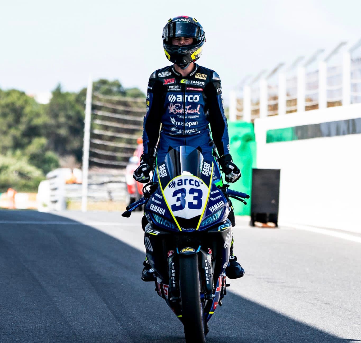 8dc8db62 4969 41a6 a353 a9d84acd716c