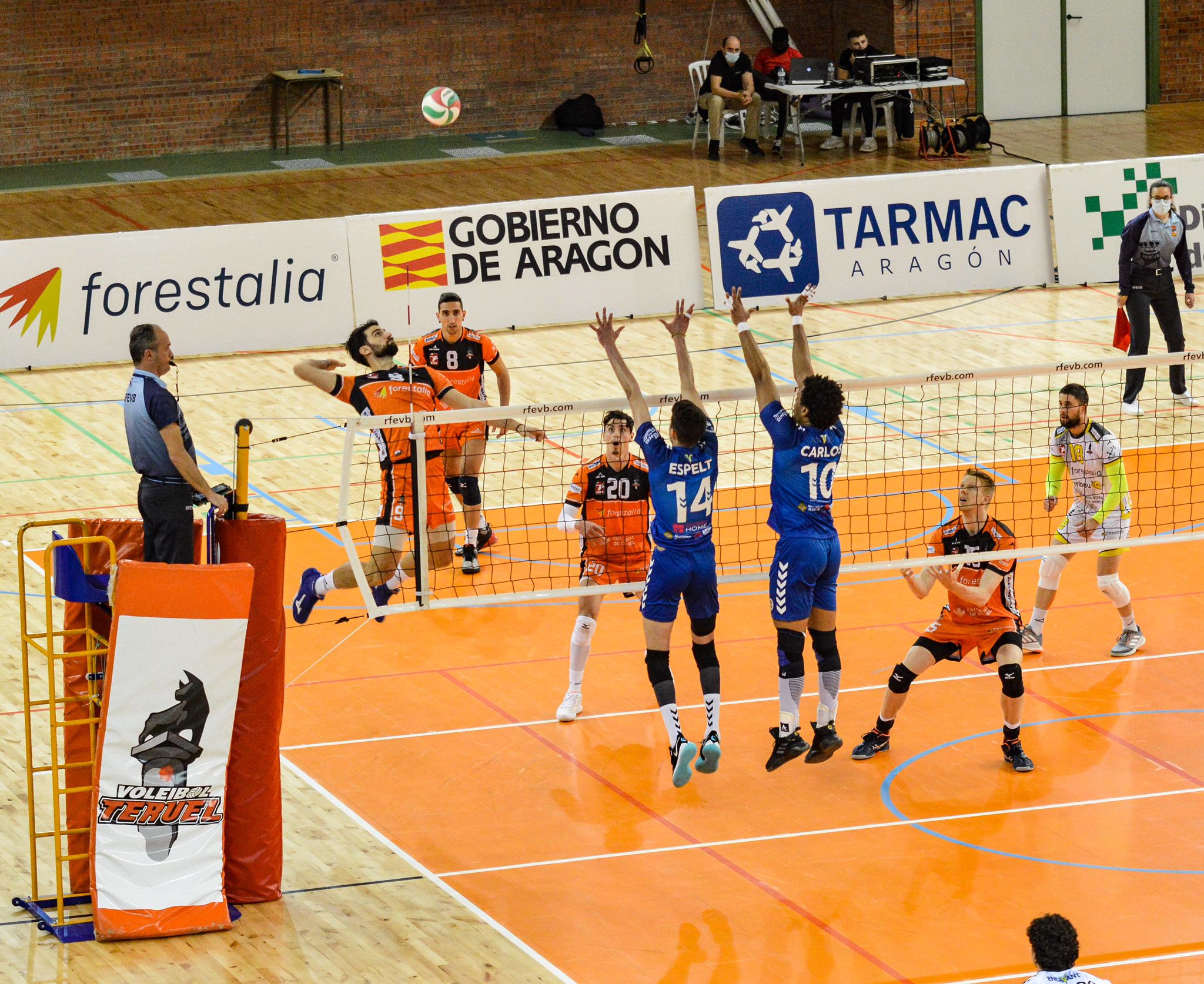 E204C656 F4A9 4B29 AFFD 0A207855D1BD