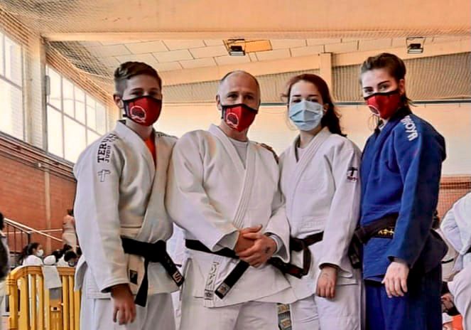 E4CACCAF A7B8 4546 9E3B 77D8AA64EA0B