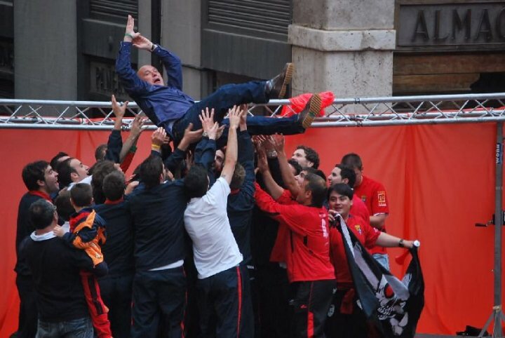 E8E808C1 8D95 492A 86F7 5859013DA5EE