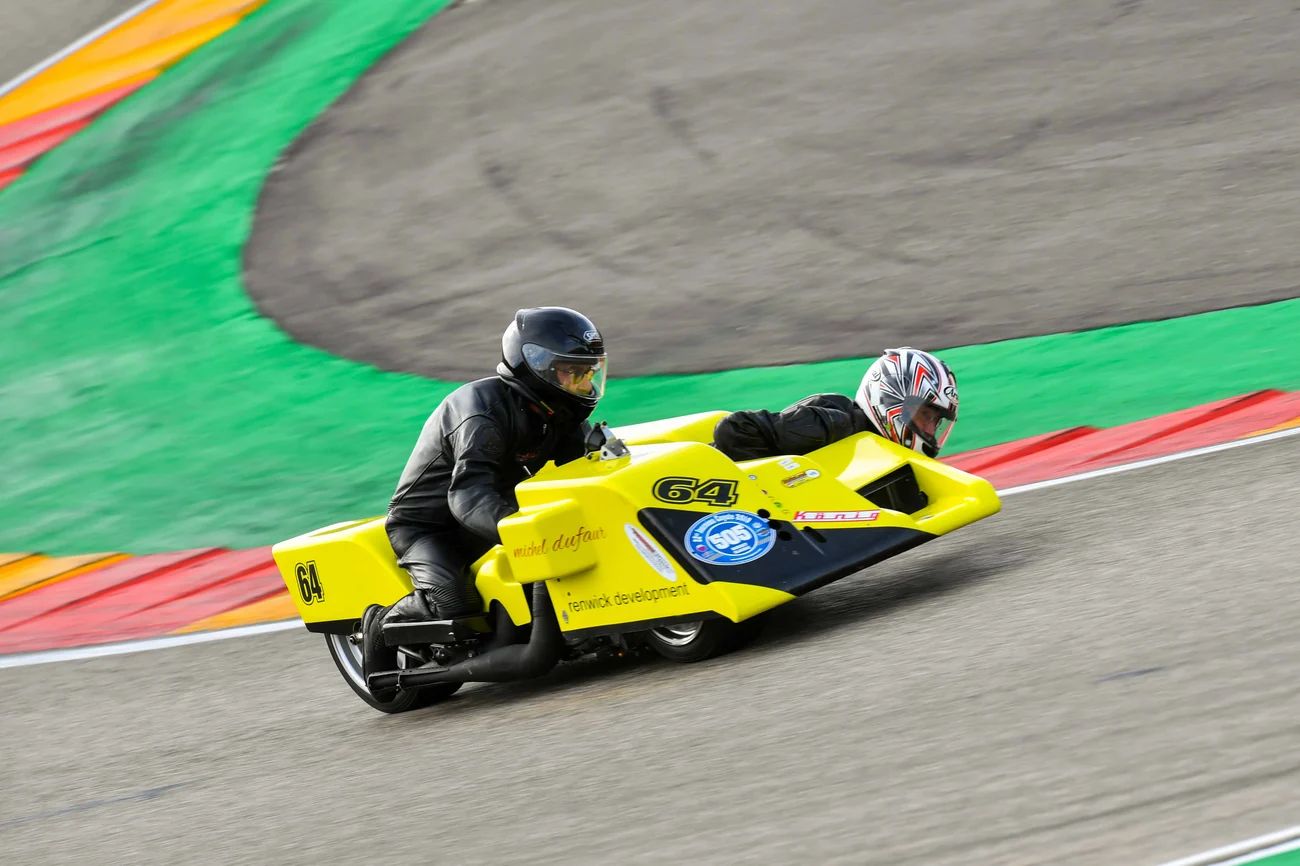 7A8994F0 F22C 4D4C 8C8B FC9941062442