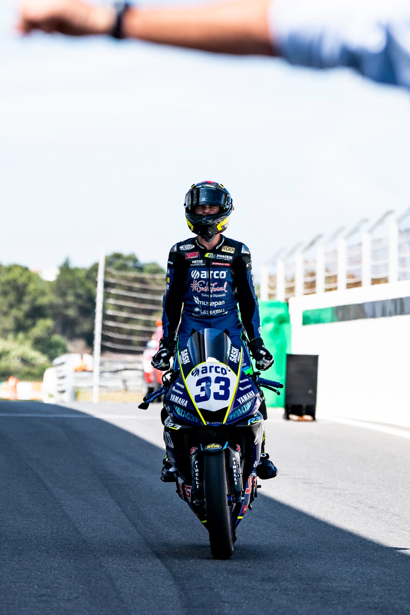 81f3c861 f687 4fe3 b82c 5decd810ebea