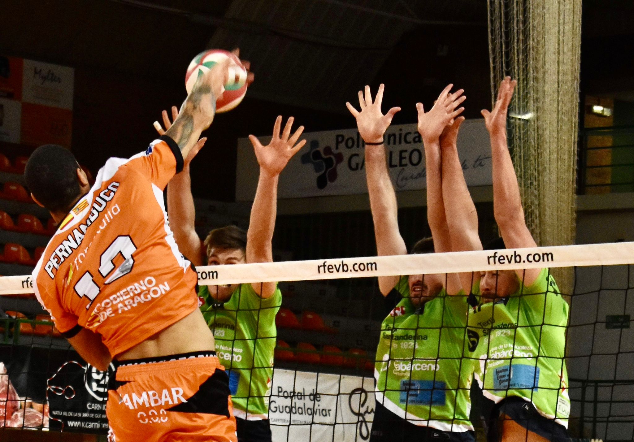 82777168 8544 4E1A 83AE 26D0A4A0EC37