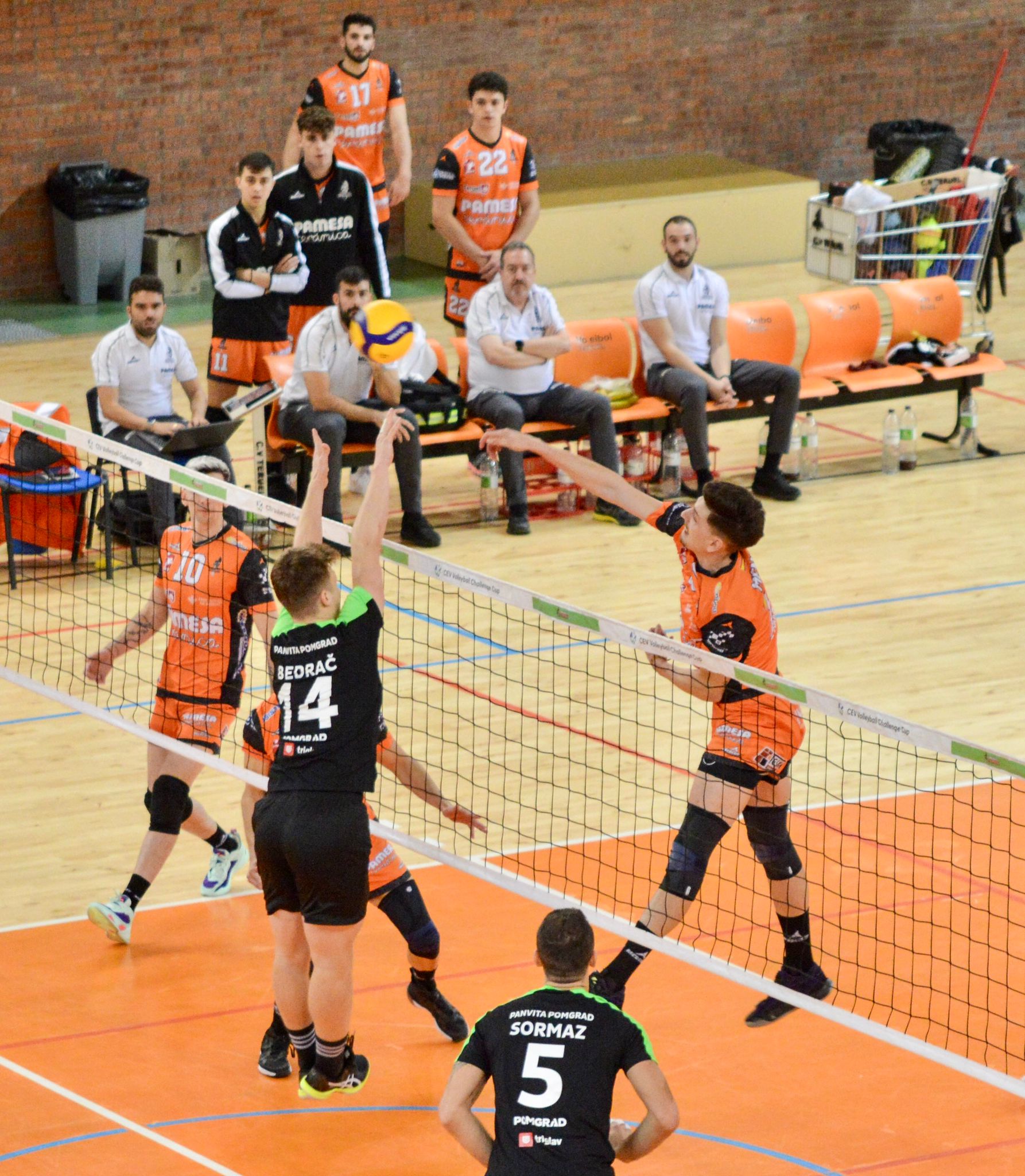 f34a3af8 5cf0 4638 ad28 e3fd5d3de8bb